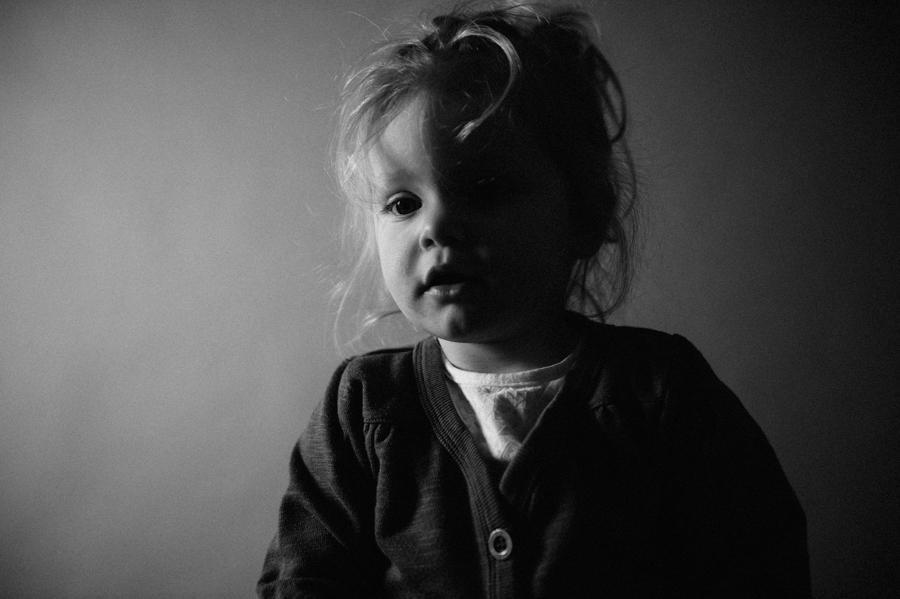Foto, Kind, ungestellt, Portrait, schwarz-weiß